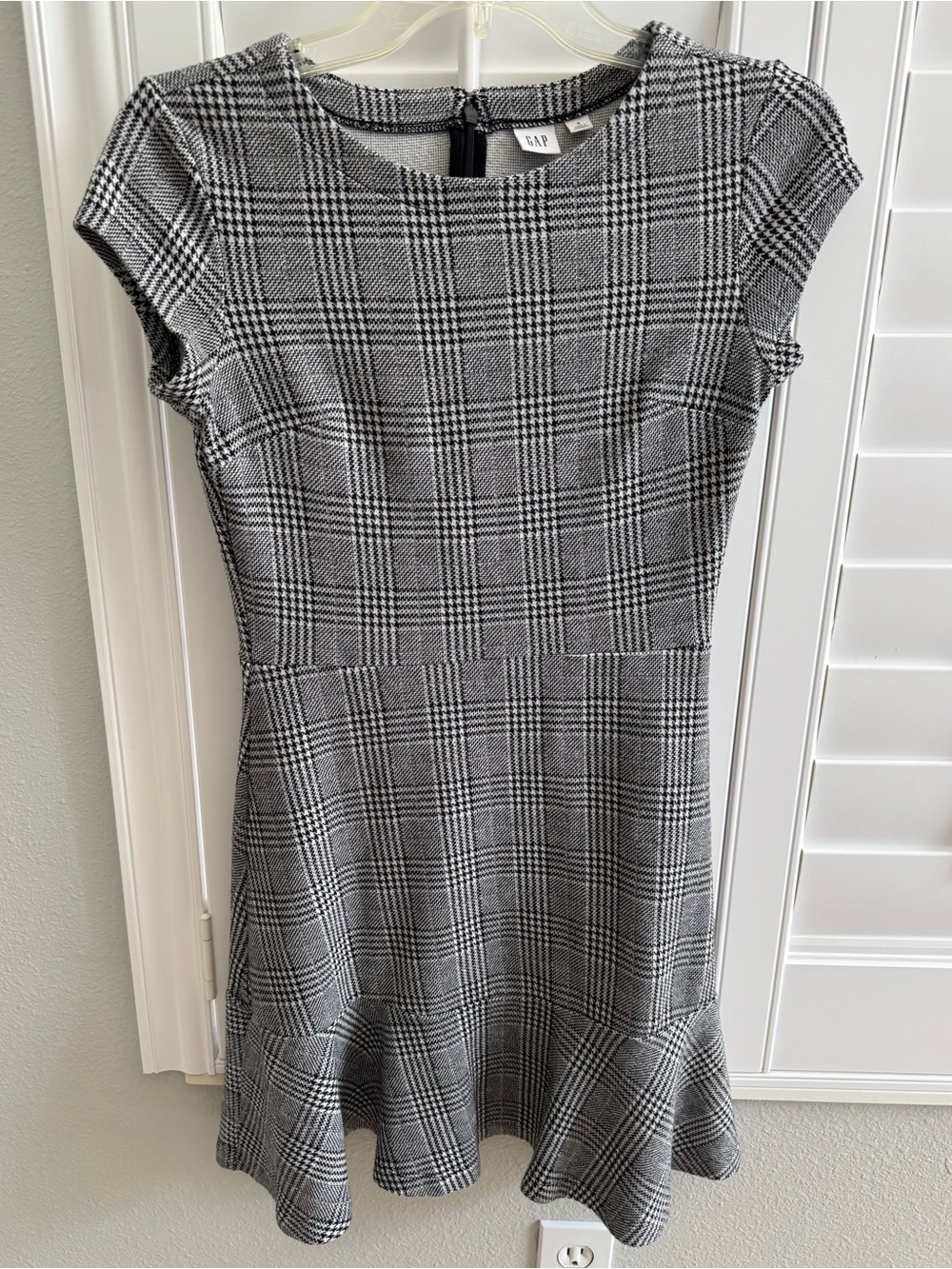 GAP women’s size 2 black/white houndstooth plaid flare ruffle hem dress EUC
